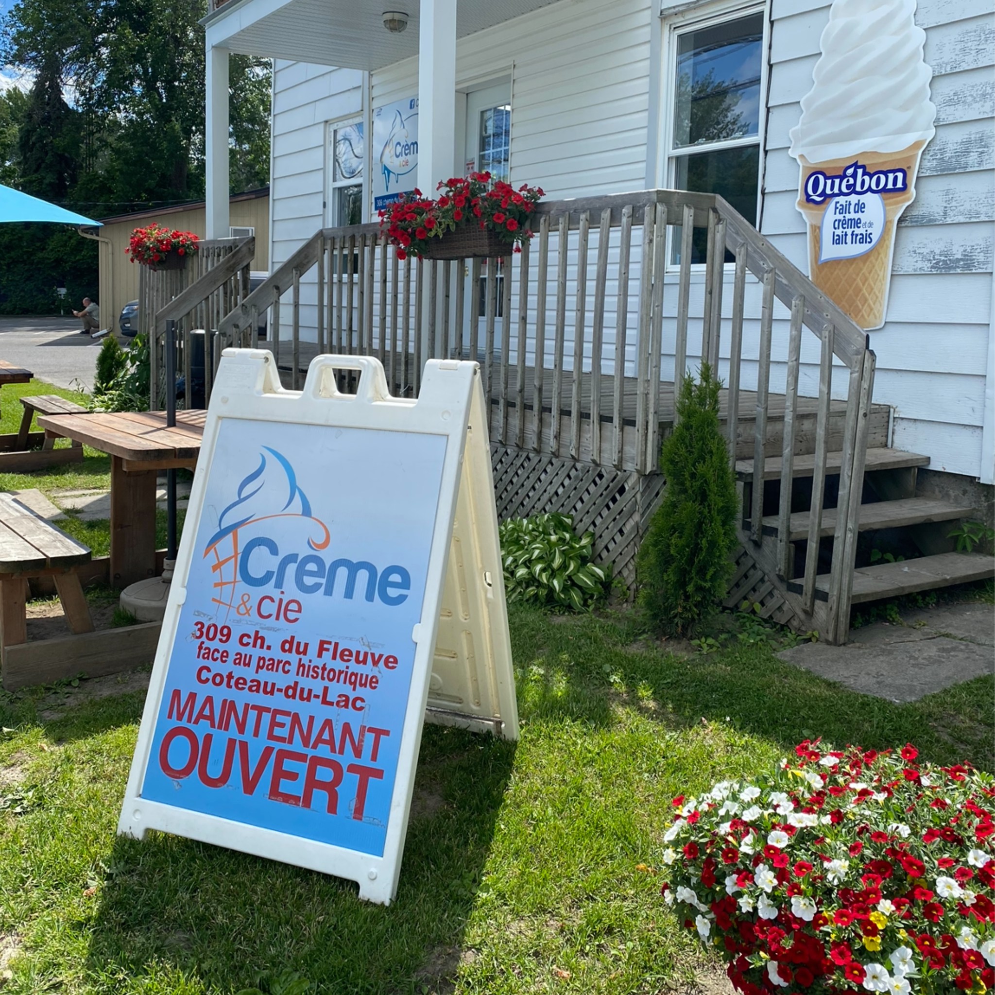 Devanture du bar laitier Crème & Cie à Coteau-du-Lac